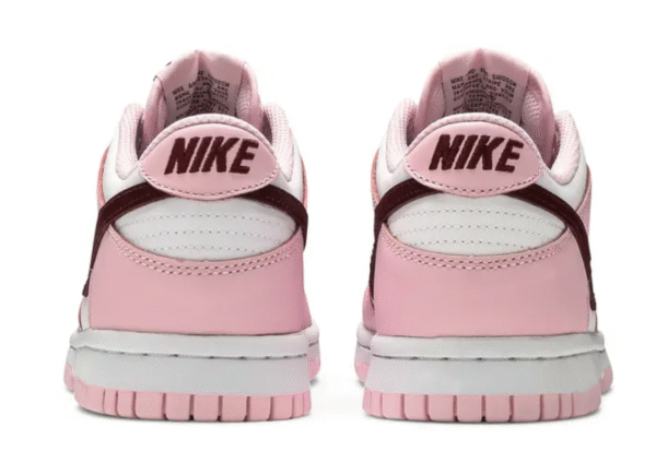 Nike Dunk Low en rosa, rojo y blanco